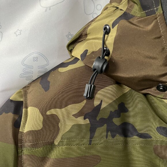 Canada Goose Expedition Series Camouflage Down Jacket - Picture 13 of 14